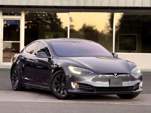 Used 2018 Tesla Model S 75D image 2