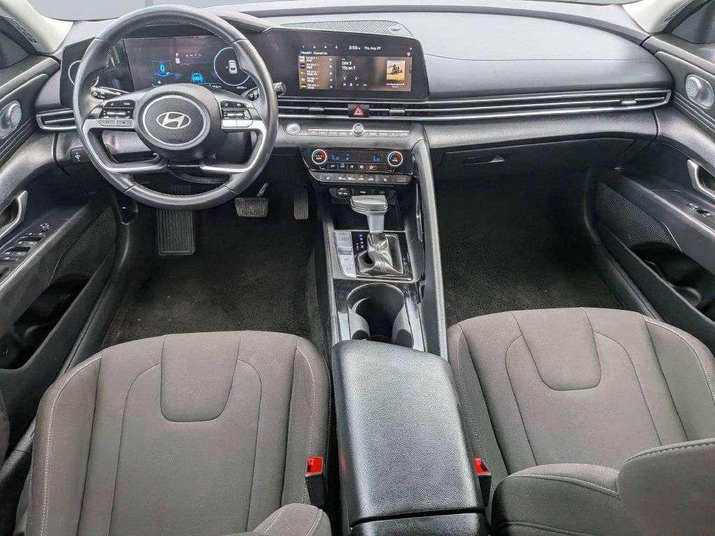 Certified 2025 Hyundai Elantra SEL FWD image 22