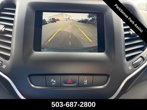 Used 2021 Jeep Cherokee Latitude Plus image 19