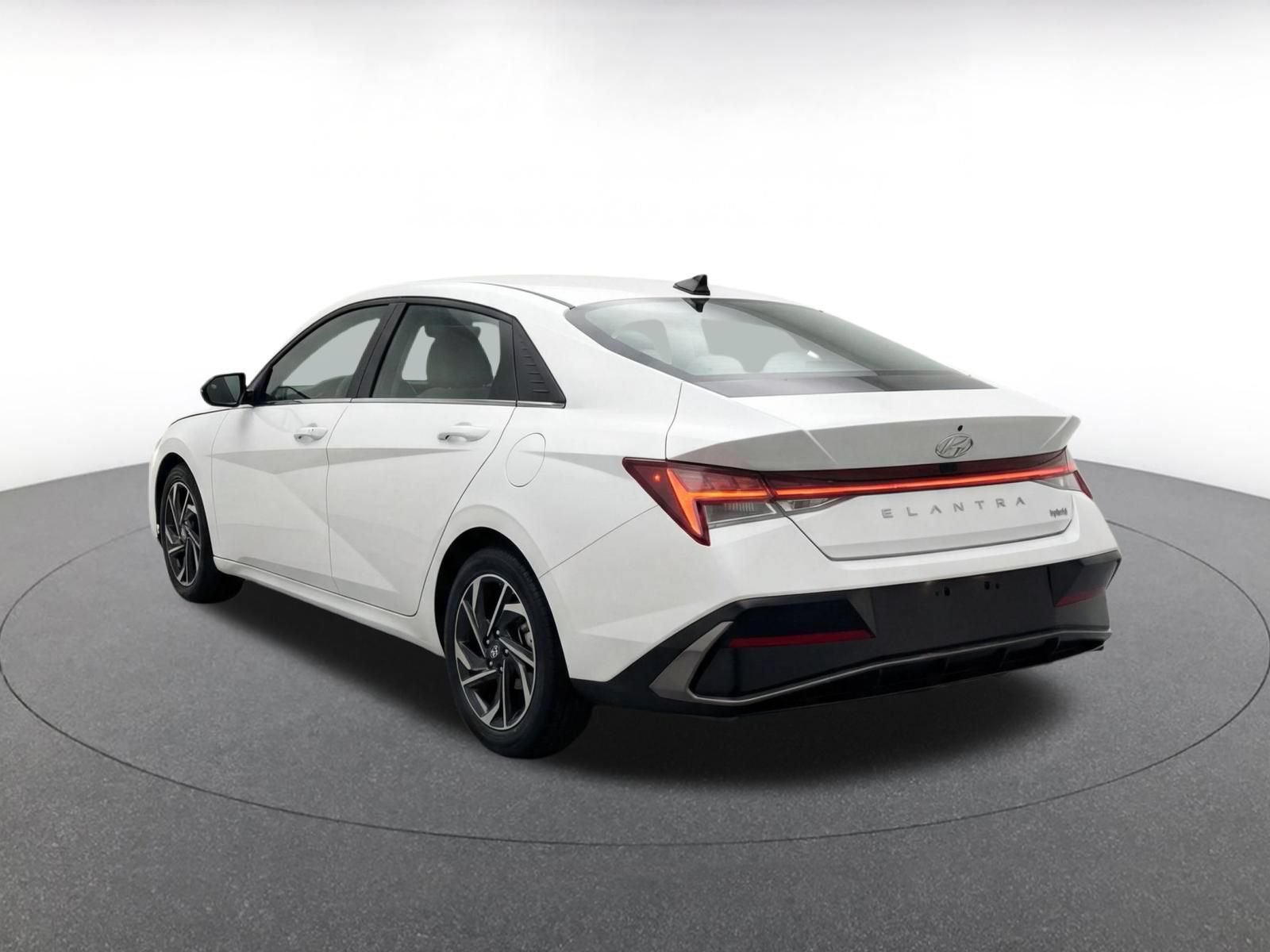 Used 2025 Hyundai Elantra Limited FWD image 6