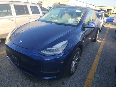 Used 2021 Tesla Model Y Long Range image 1