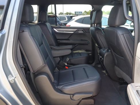 Used 2026 GMC Acadia Elevation w/ Elevation Premium Package FWD image 22