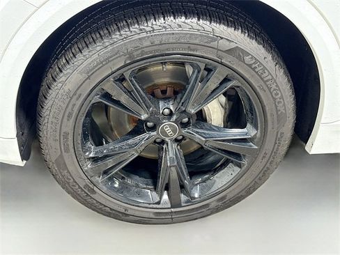 Used 2021 Audi Q8 Premium Plus w/ Premium Plus Package image 34