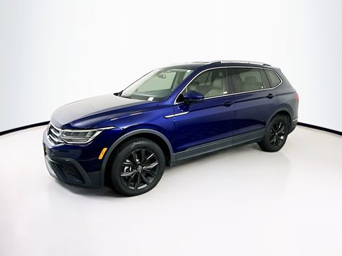 Used 2024 Volkswagen Tiguan SE FWD image 4