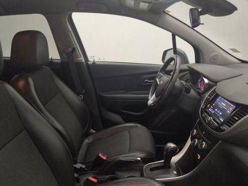 Used 2021 Chevrolet Trax LT w/ LT Convenience Package AWD/4WD image 21