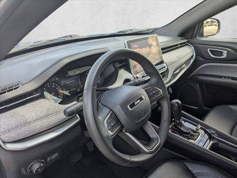 Used 2024 Jeep Compass Latitude AWD/4WD image 10
