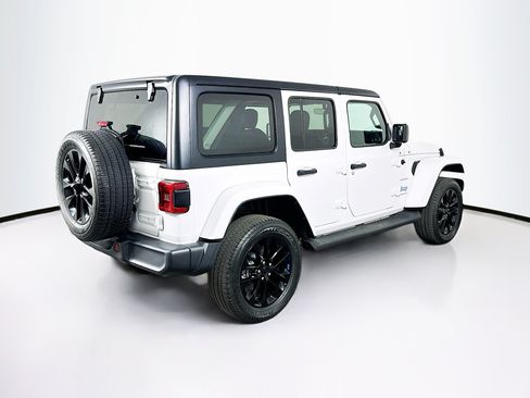 Used 2023 Jeep Wrangler Unlimited Sahara w/ Cold Weather Group AWD/4WD image 9