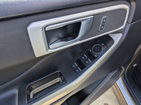Used 2020 Ford Explorer XLT RWD image 6