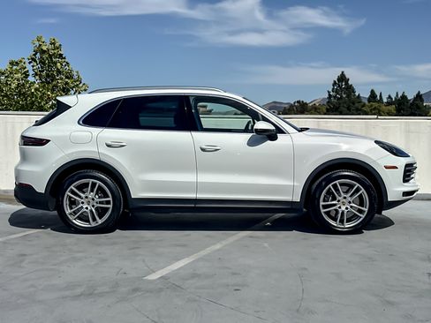 Used 2021 Porsche Cayenne AWD/4WD image 10
