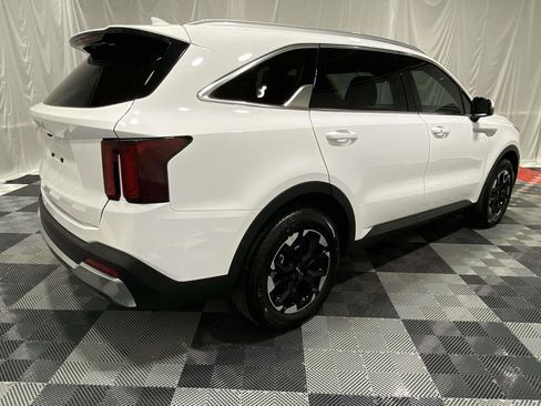New 2026 Kia Sorento S FWD image 4