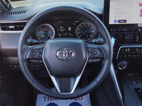 Used 2024 Toyota Venza XLE image 19