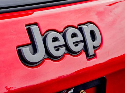 Used 2024 Jeep Compass Latitude w/ Sun and Sound Group image 19