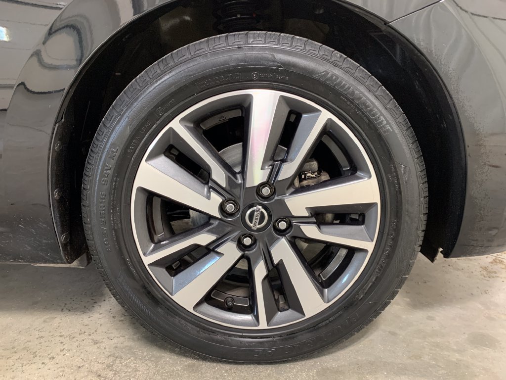 Used 2020 Nissan Versa SV FWD image 12