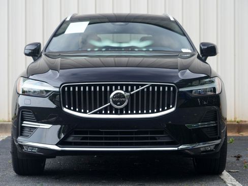 Used 2023 Volvo XC60 B5 Ultimate w/ Climate Package FWD image 7