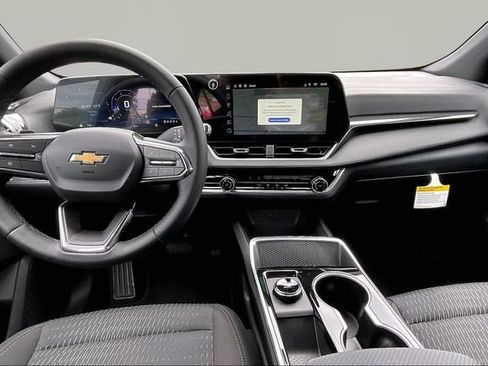 New 2026 Chevrolet Equinox LT FWD image 6