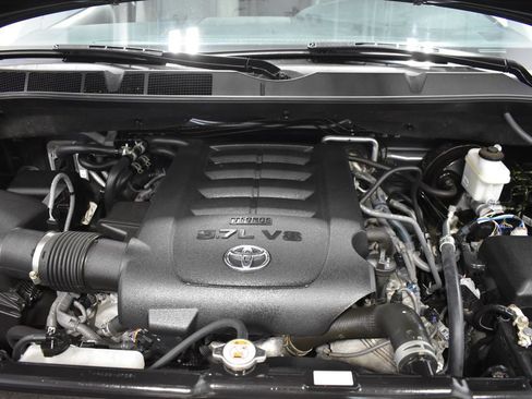 Used 2018 Toyota Sequoia Limited w/ Safety & Convenience Package AWD/4WD image 33