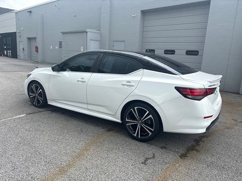 Used 2022 Nissan Sentra SR w/ SR Premium Package FWD image 9
