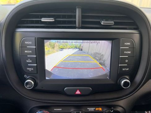 Used 2021 Kia Soul LX image 23