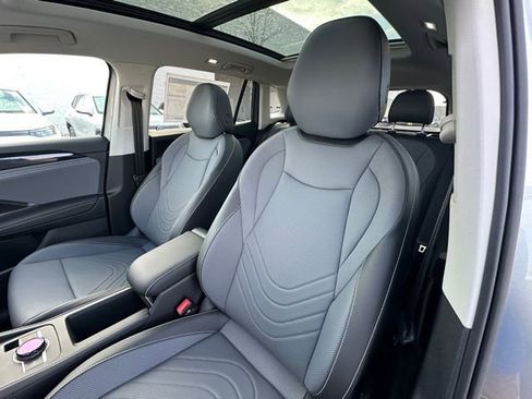 New 2026 Volkswagen Tiguan SE image 27