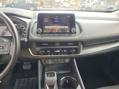 Used 2025 Nissan Rogue SV AWD/4WD image 9