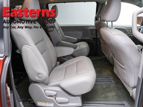 Used 2019 Toyota Sienna XLE FWD image 26