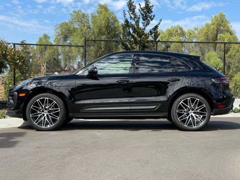 Used 2025 Porsche Macan AWD/4WD image 2