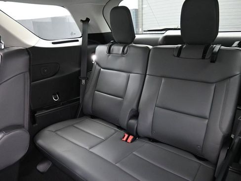 Used 2025 Ford Explorer Active w/ Active Comfort Package RWD image 30