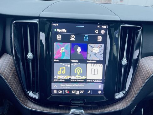 Used 2023 Volvo XC60 B5 Plus w/ Climate Package image 18