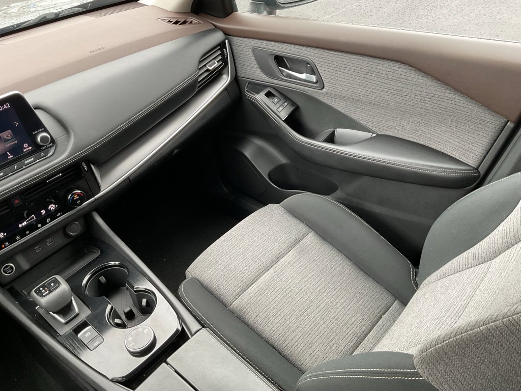 Used 2022 Nissan Rogue SV AWD/4WD image 17