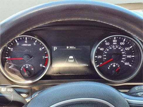 Used 2024 Kia Carnival LX FWD image 19