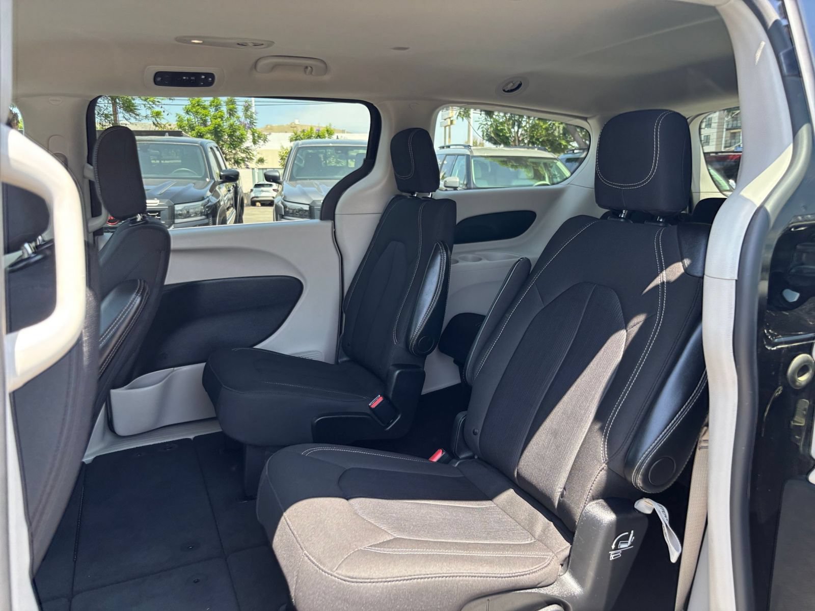 Used 2024 Chrysler Voyager LX FWD image 27