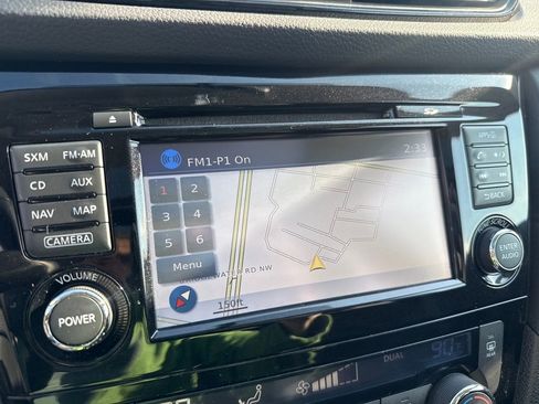 Used 2017 Nissan Rogue SV image 19