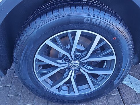 Used 2021 Volkswagen Tiguan S image 23