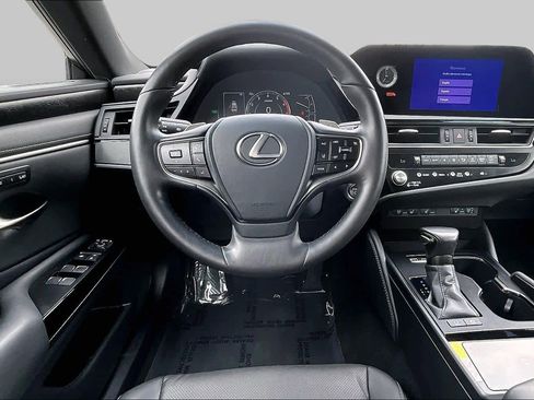 Used 2024 Lexus ES 300h w/ Premium Package FWD image 6