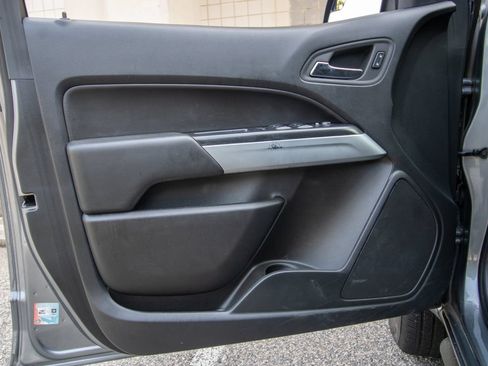 Used 2022 Chevrolet Colorado LT AWD/4WD image 10