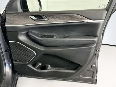 Used 2022 Jeep Grand Cherokee Limited 4xe image 32