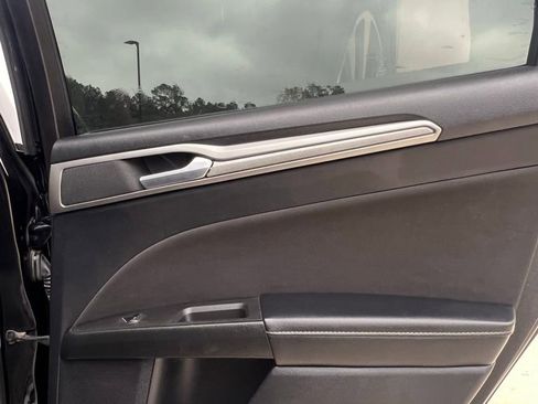 Used 2020 Ford Fusion SE image 15