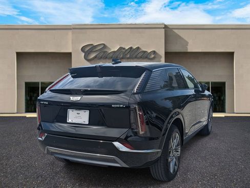 New 2025 Cadillac Optiq Luxury 1 image 4