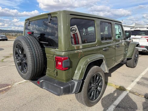 Used 2024 Jeep Wrangler Unlimited Sahara AWD/4WD image 3