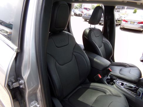 Used 2019 Jeep Cherokee Limited image 48