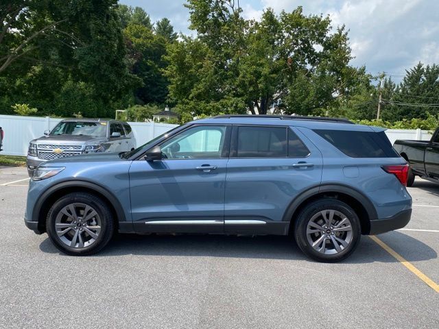 Used 2025 Ford Explorer Active w/ Active Comfort Package AWD/4WD image 2