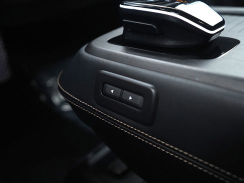 Used 2024 Nissan Ariya AWD image 27