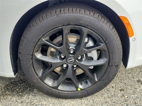 New 2026 Chrysler Pacifica Limited w/ S Appearance Package image 5