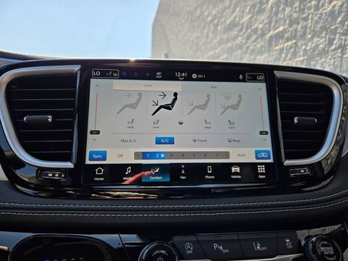 New 2026 Chrysler Pacifica Limited AWD/4WD image 25