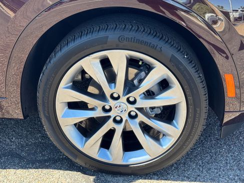 Used 2022 Buick Envision Avenir w/ Technology Package II image 9