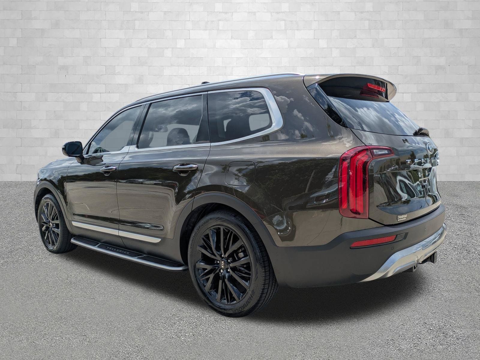 Used 2021 Kia Telluride SX w/ Towing Package FWD image 4