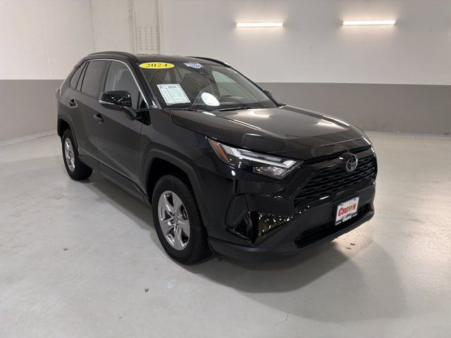 Used 2024 Toyota RAV4 XLE FWD image 4