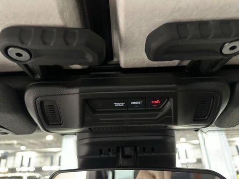 Used 2025 Jeep Gladiator Rubicon w/ Convenience Group image 35