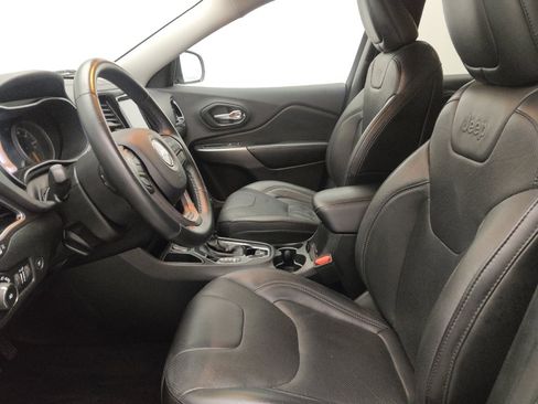 Used 2019 Jeep Cherokee Limited image 17