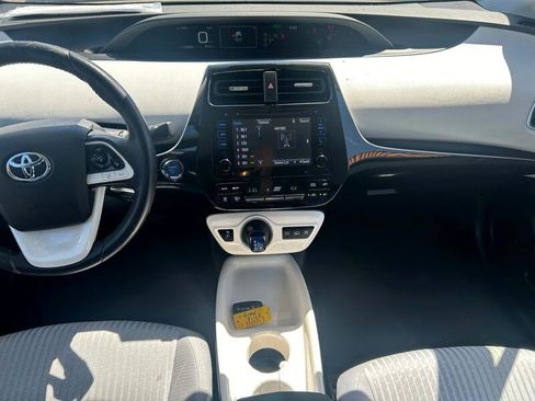 Used 2017 Toyota Prius Prime Premium image 11